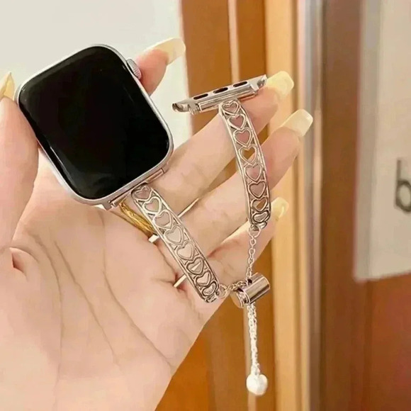 Heart-Shaped Double-Bar Apple Watch Band - Picture 2 of 4